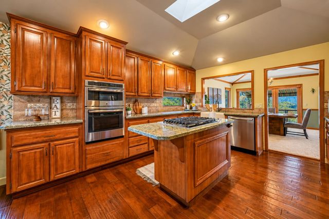 13868 Hemlock Dr, Penn Valley, CA 95946