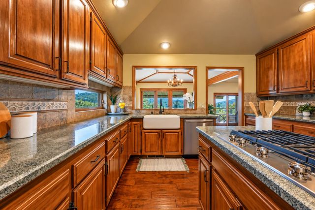 13868 Hemlock Dr, Penn Valley, CA 95946