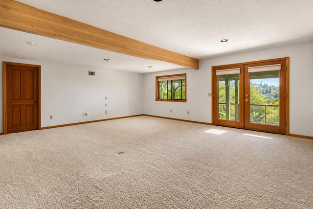 13868 Hemlock Dr, Penn Valley, CA 95946