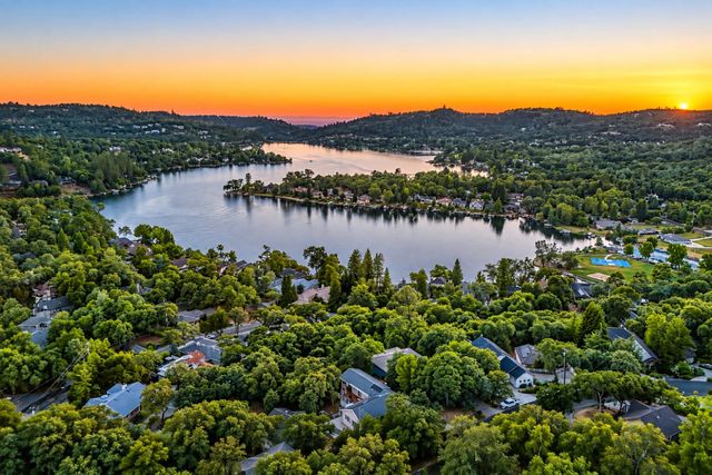 13868 Hemlock Dr, Penn Valley, CA 95946