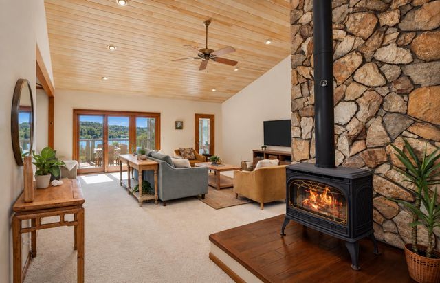 13868 Hemlock Dr, Penn Valley, CA 95946
