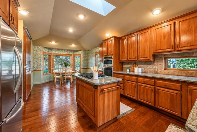 13868 Hemlock Dr, Penn Valley, CA 95946