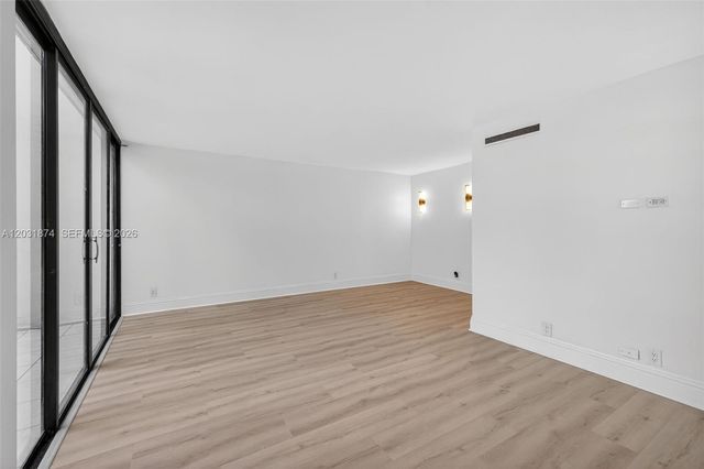 20300 W Country Club Drive 1063, Aventura, FL 33180