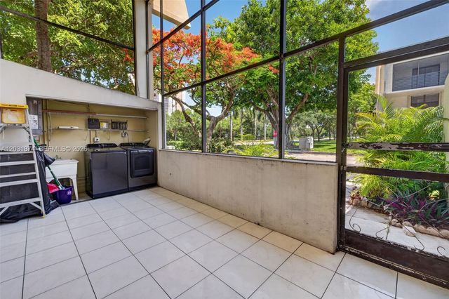 20300 W Country Club Drive 1063, Aventura, FL 33180