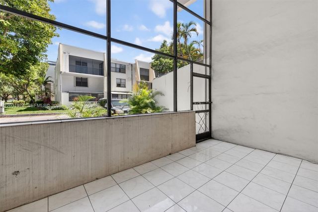 20300 W Country Club Drive 1063, Aventura, FL 33180