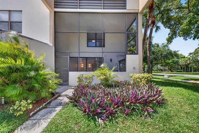20300 W Country Club Drive 1063, Aventura, FL 33180