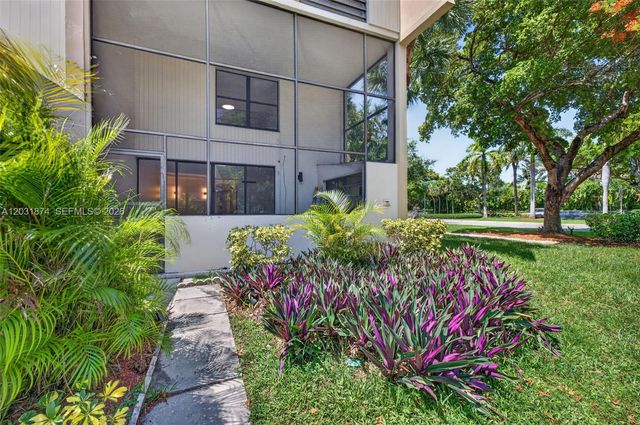 20300 W Country Club Drive 1063, Aventura, FL 33180