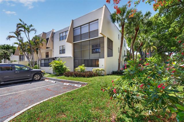 20300 W Country Club Drive 1063, Aventura, FL 33180
