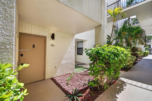 20300 W Country Club Drive 1063, Aventura, FL 33180