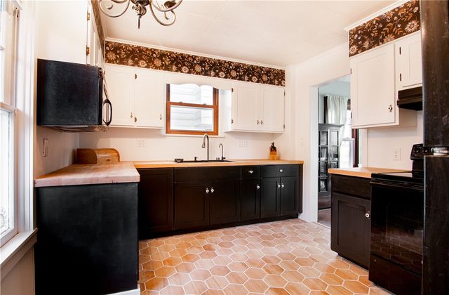 210 E Garfield Ave, New Castle, PA 16105