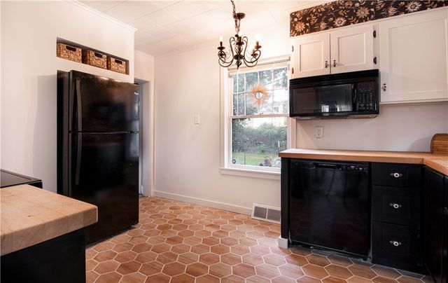 210 E Garfield Ave, New Castle, PA 16105