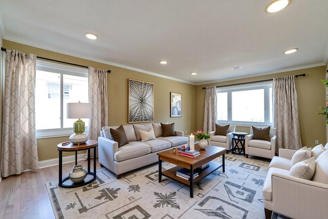 222 Prospect Avenue, Mundelein, IL 60060