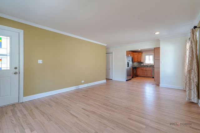 222 Prospect Avenue, Mundelein, IL 60060