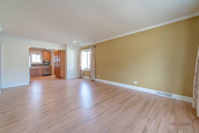 222 Prospect Avenue, Mundelein, IL 60060