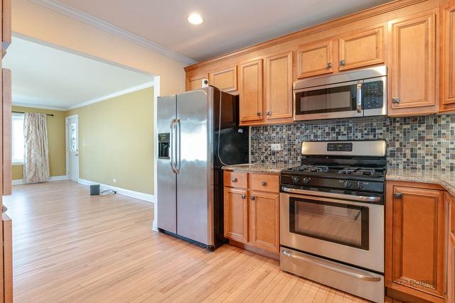 222 Prospect Avenue, Mundelein, IL 60060