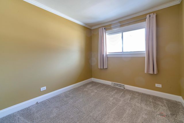 222 Prospect Avenue, Mundelein, IL 60060