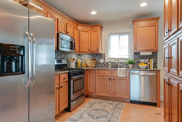 222 Prospect Avenue, Mundelein, IL 60060