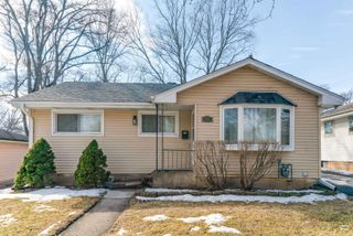 222 Prospect Avenue, Mundelein, IL 60060
