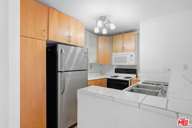 1885 Veteran Avenue 102, Los Angeles, CA 90025