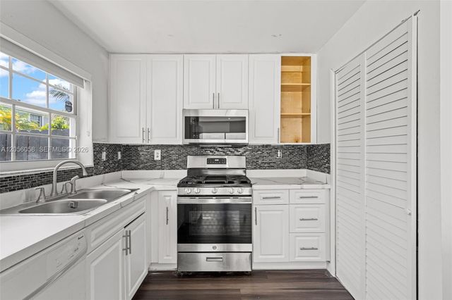 13990 SW 160th Ter, Miami, FL 33177