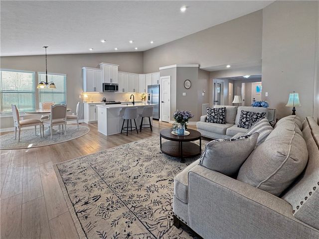 208 Mary Ln, Robinson Twp, PA 15108