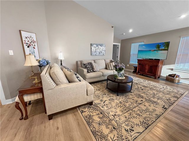 208 Mary Ln, Robinson Twp, PA 15108