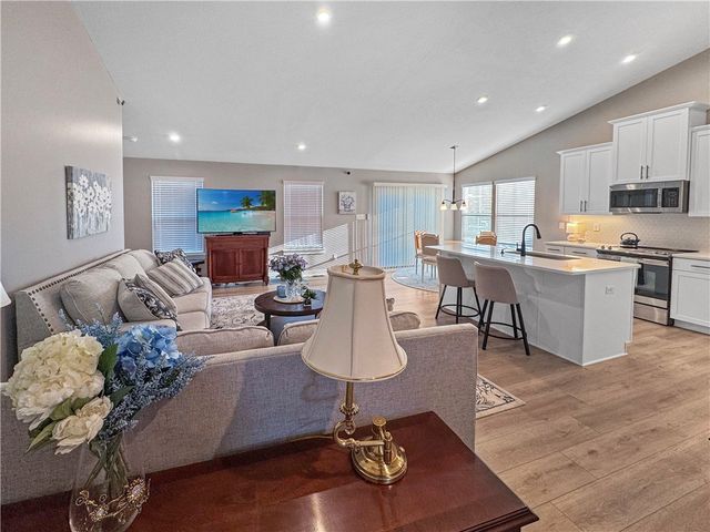 208 Mary Ln, Robinson Twp, PA 15108