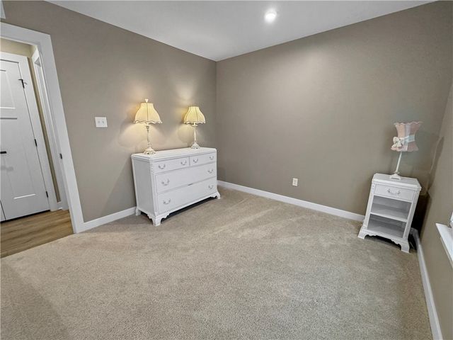 208 Mary Ln, Robinson Twp, PA 15108