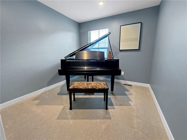 208 Mary Ln, Robinson Twp, PA 15108