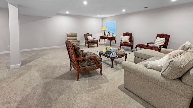 208 Mary Ln, Robinson Twp, PA 15108