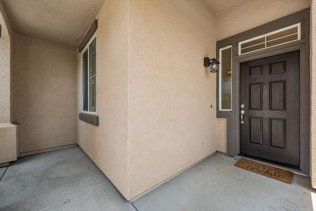 348 Lone Spur Dr, Folsom, CA 95630