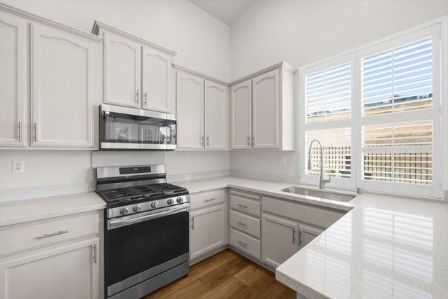 348 Lone Spur Dr, Folsom, CA 95630