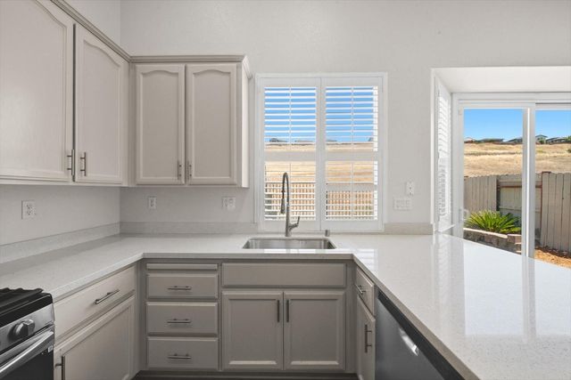 348 Lone Spur Dr, Folsom, CA 95630