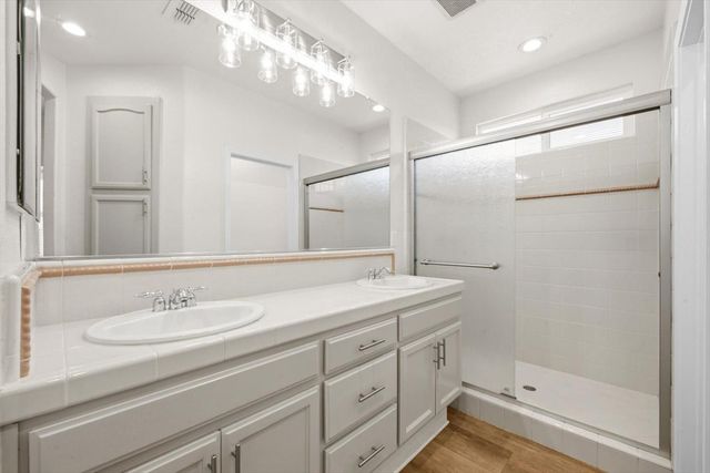 348 Lone Spur Dr, Folsom, CA 95630