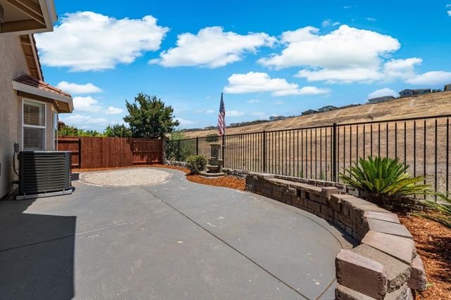 348 Lone Spur Dr, Folsom, CA 95630