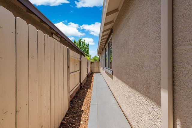 348 Lone Spur Dr, Folsom, CA 95630