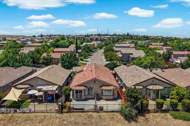 348 Lone Spur Dr, Folsom, CA 95630