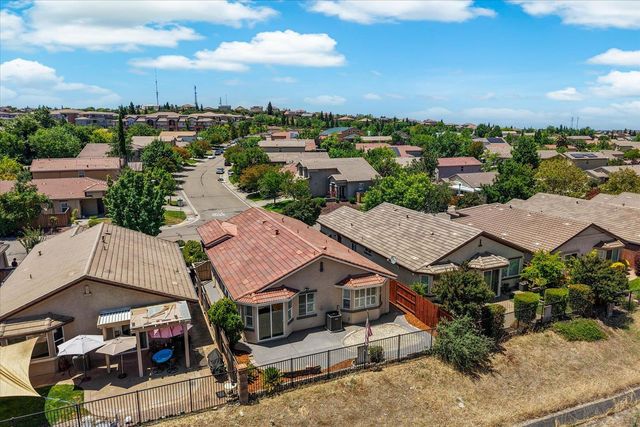 348 Lone Spur Dr, Folsom, CA 95630
