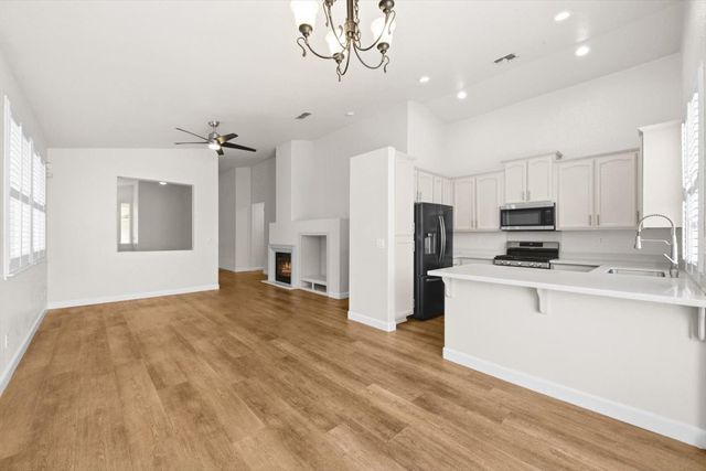 348 Lone Spur Dr, Folsom, CA 95630