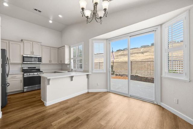 348 Lone Spur Dr, Folsom, CA 95630