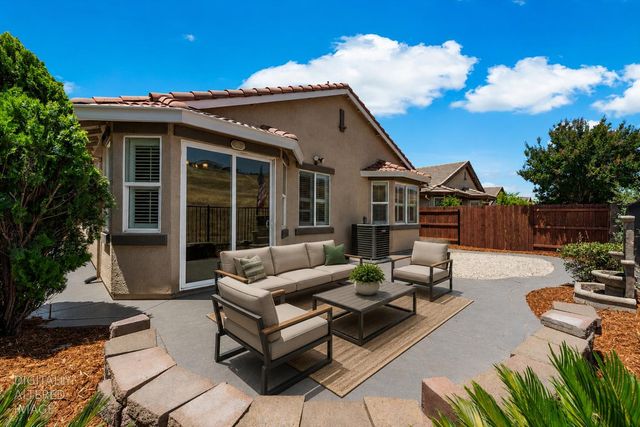 348 Lone Spur Dr, Folsom, CA 95630