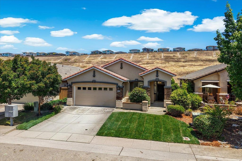 348 Lone Spur Dr, Folsom, CA 95630