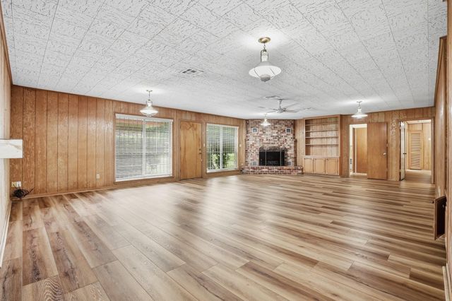 10240 Post Oak Drive, Conroe, TX 77385