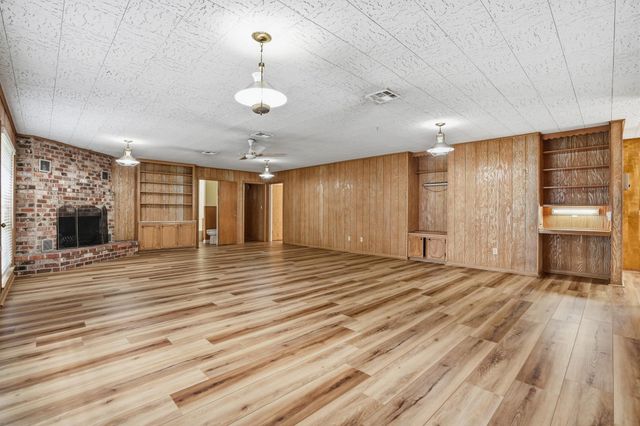 10240 Post Oak Drive, Conroe, TX 77385