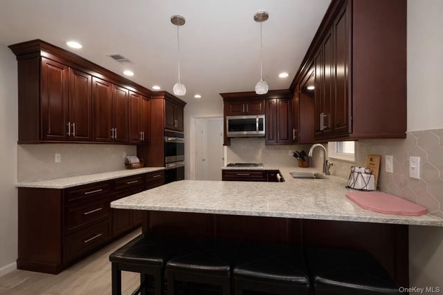 22 Palisades Court, Pomona, NY 10970