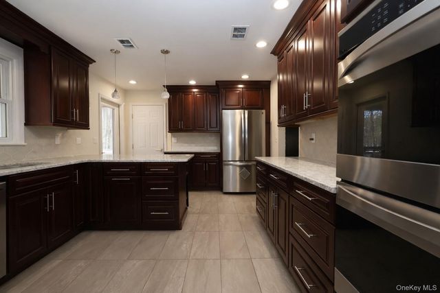 22 Palisades Court, Pomona, NY 10970