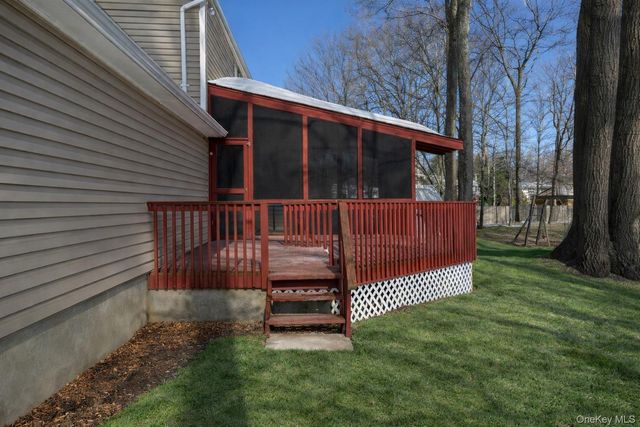 22 Palisades Court, Pomona, NY 10970