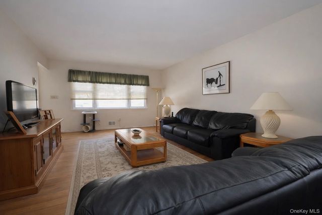 22 Palisades Court, Pomona, NY 10970