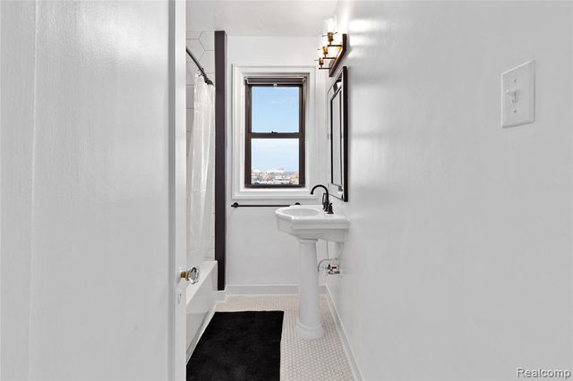 2900 E Jefferson Avenue D702, Detroit, MI 48207