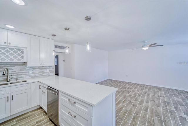 202 BEDFORD TRAIL 97, Sun City Center, FL 33573